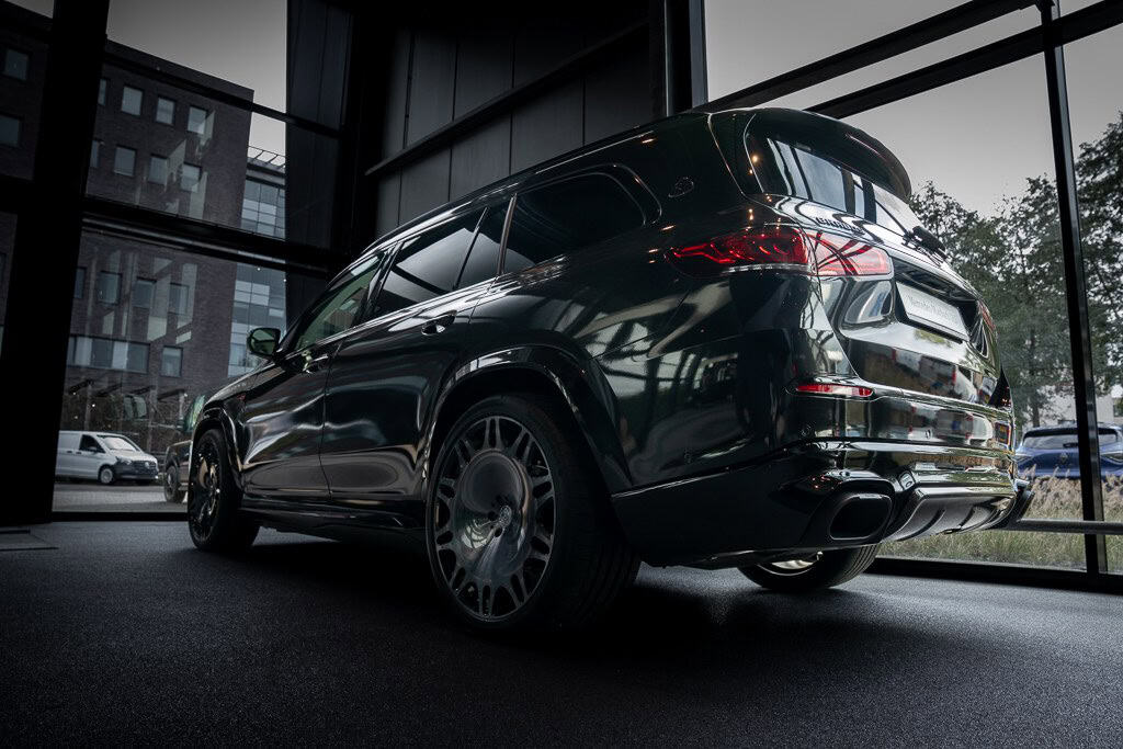 Mercedes GLS blacked-out